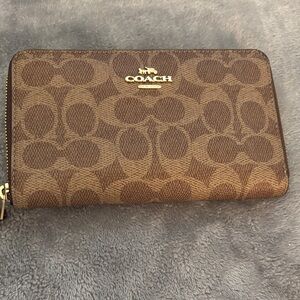 Coach Signature Brown Zip Wallet